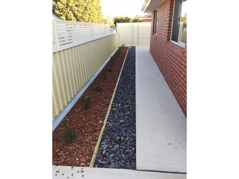 2/430 Parnall Street, Lavington NSW 2641