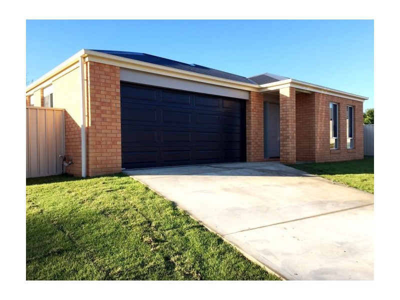 16 Bevington Bend, Lavington NSW 2641