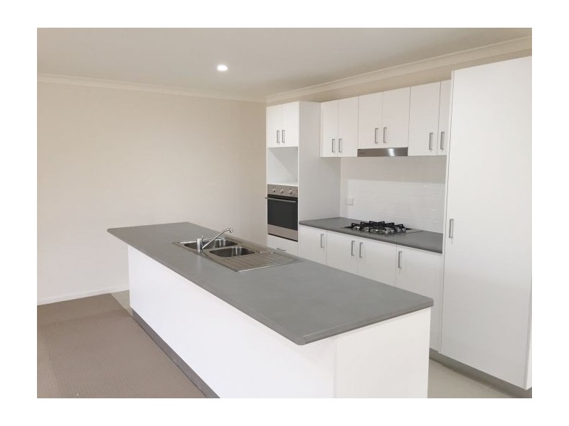 16 Bevington Bend, Lavington NSW 2641