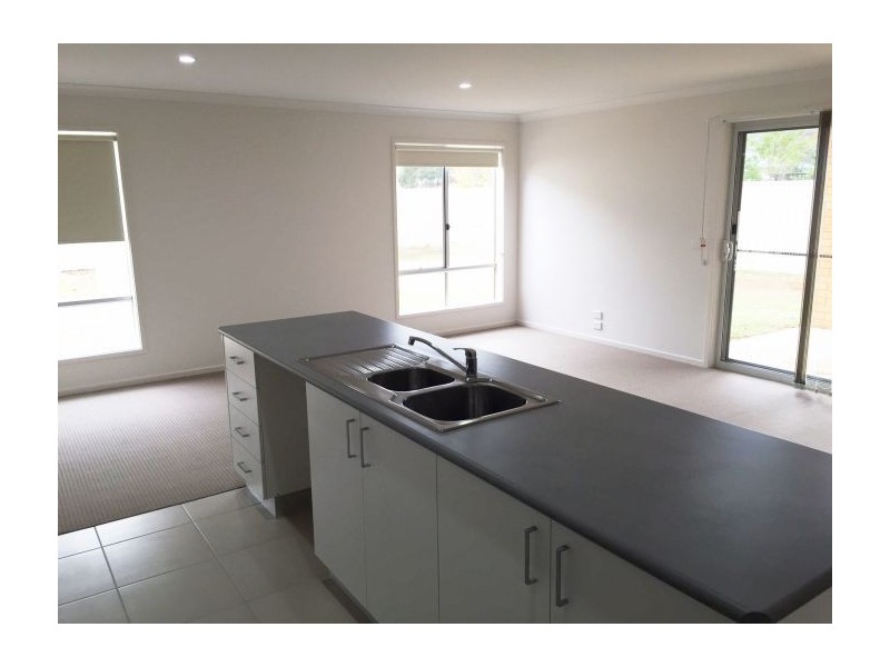 16 Bevington Bend, Lavington NSW 2641