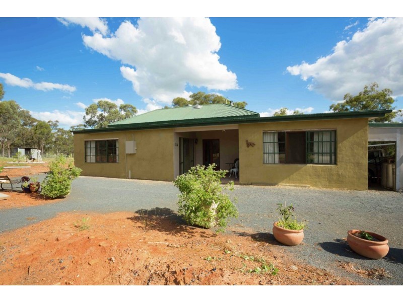 60 Cullen St, Pleasant Hills NSW 2658