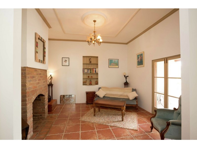 60 Cullen St, Pleasant Hills NSW 2658