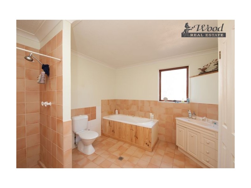 60 Cullen St, Pleasant Hills NSW 2658