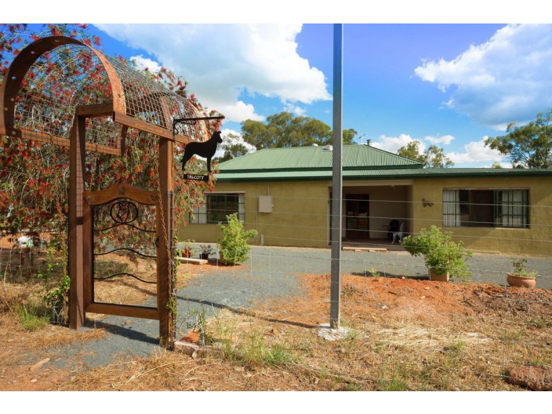 60 Cullen St, Pleasant Hills NSW 2658