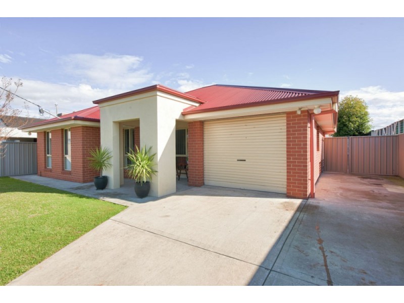 1 Brent Court, Lavington NSW 2641