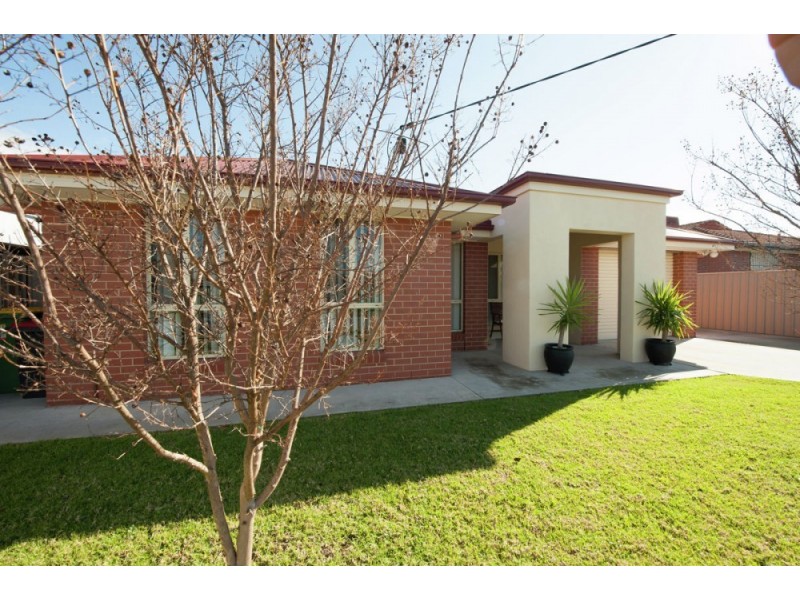 1 Brent Court, Lavington NSW 2641