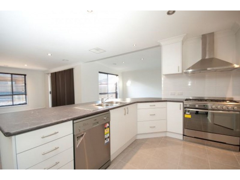4 Willaroo St, Thurgoona NSW 2640