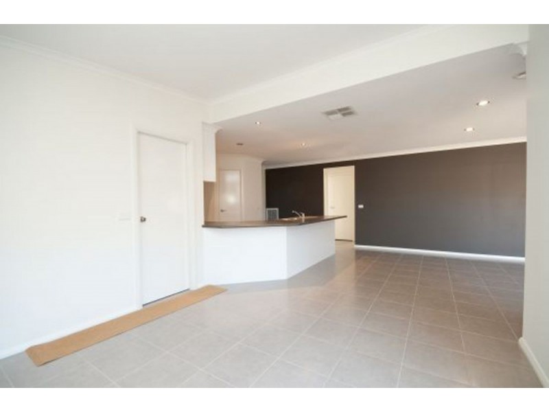4 Willaroo St, Thurgoona NSW 2640