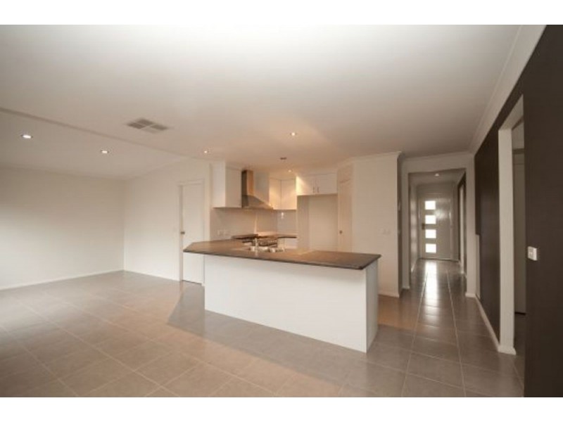 4 Willaroo St, Thurgoona NSW 2640