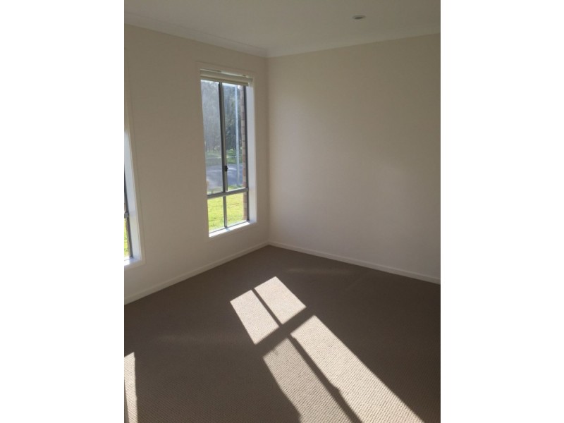 69 Royce Crescent, Lavington NSW 2641