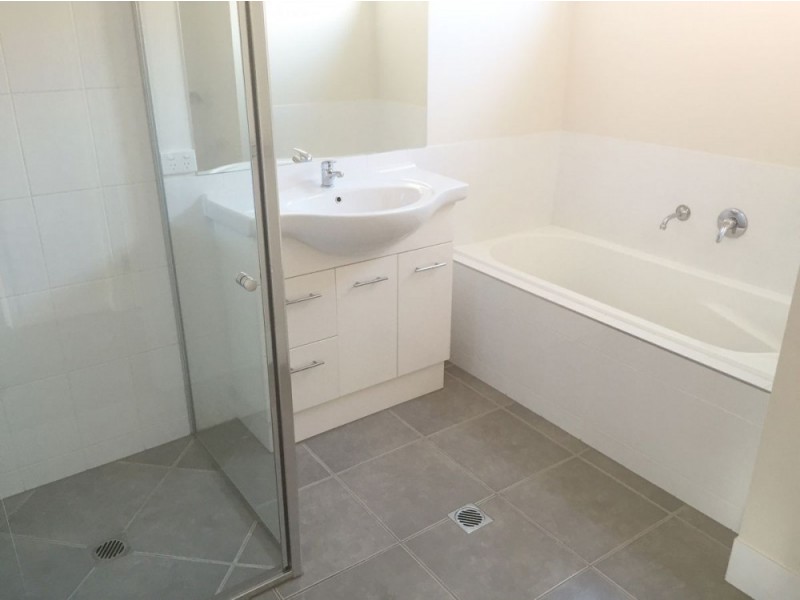 69 Royce Crescent, Lavington NSW 2641