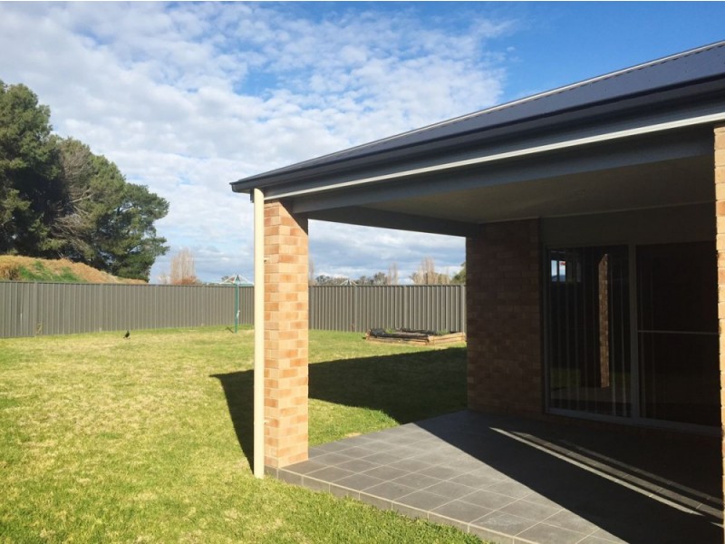 69 Royce Crescent, Lavington NSW 2641