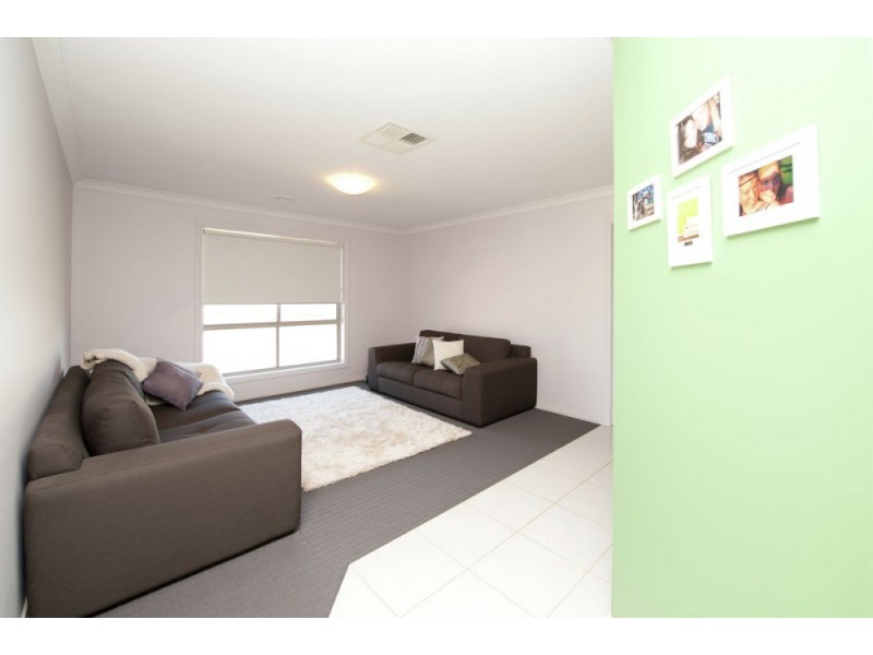 16 Bullfrog Court, Thurgoona NSW 2640