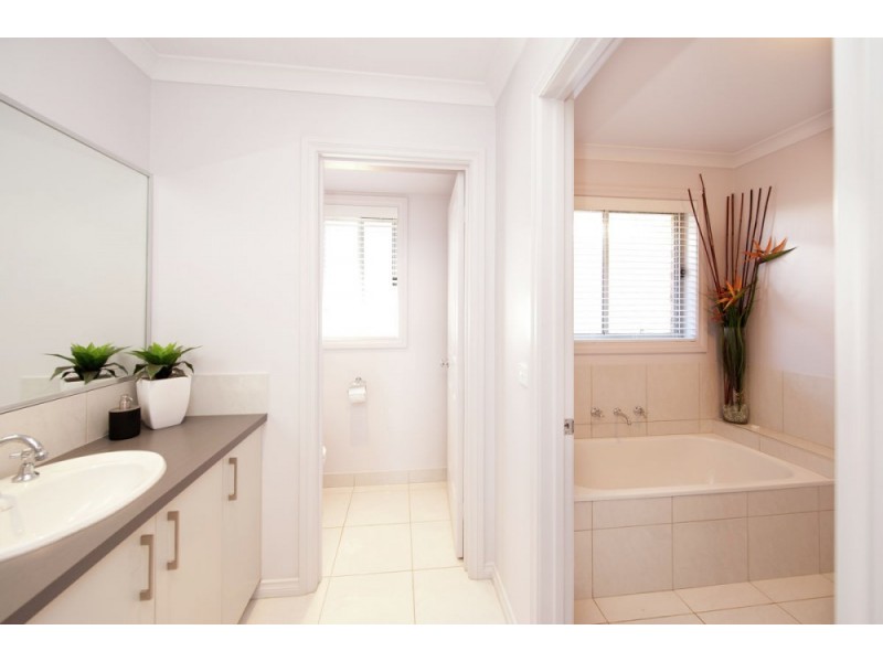 16 Bullfrog Court, Thurgoona NSW 2640