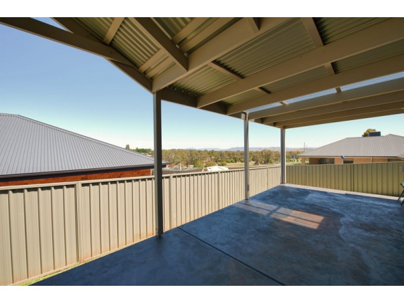 16 Bullfrog Court, Thurgoona NSW 2640
