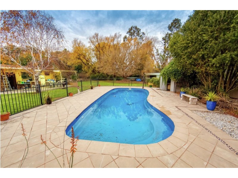 526 Lyne Street, Lavington NSW 2641