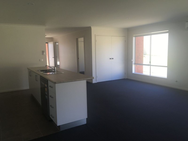 24 Harry Crescent, Lavington NSW 2641