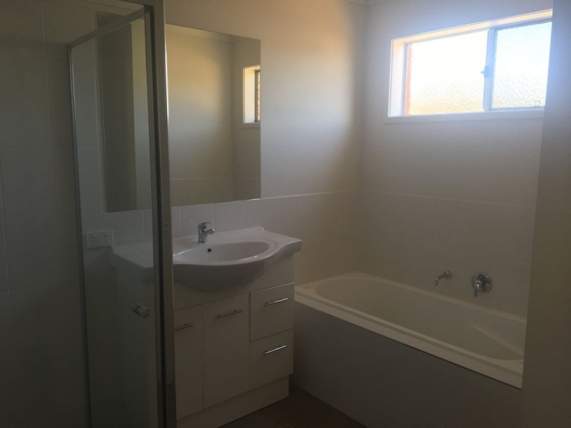 24 Harry Crescent, Lavington NSW 2641