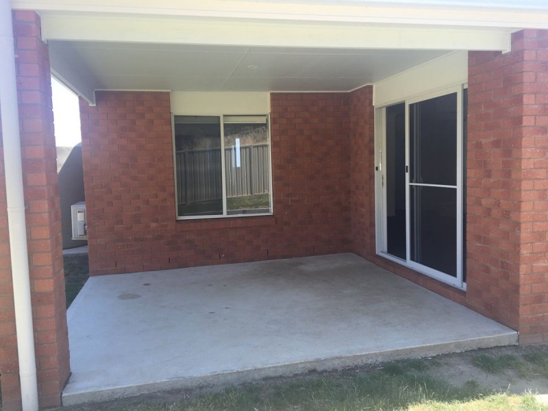 24 Harry Crescent, Lavington NSW 2641