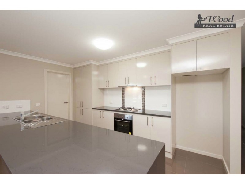 80 Wellington Drive, Thurgoona NSW 2640