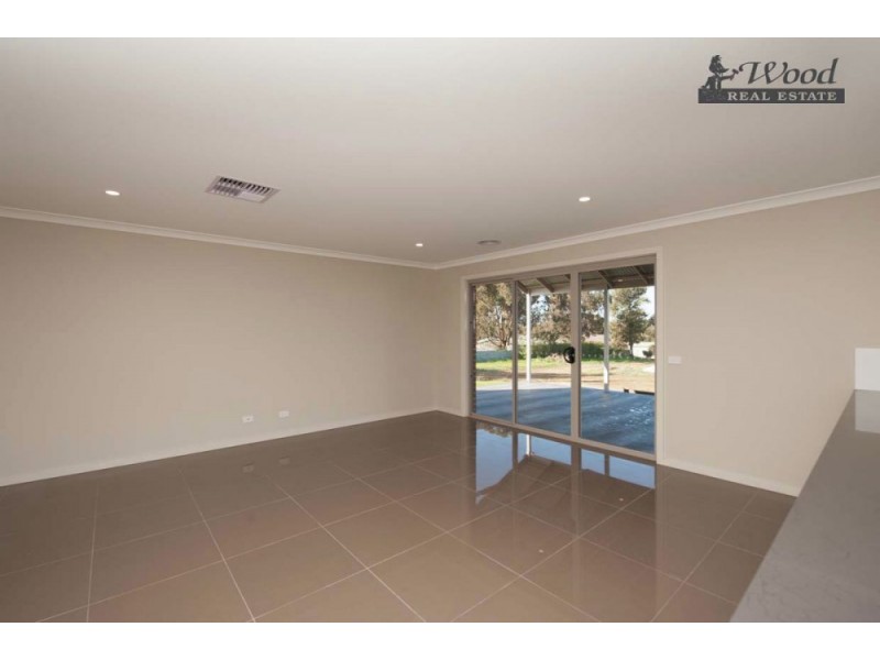 80 Wellington Drive, Thurgoona NSW 2640