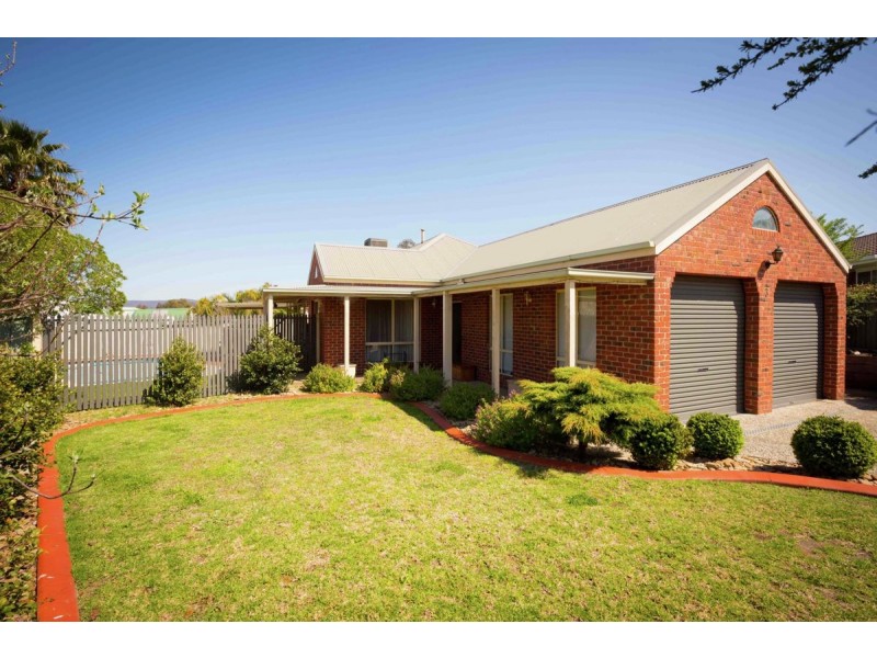 3 Dirru Court, Lavington NSW 2641