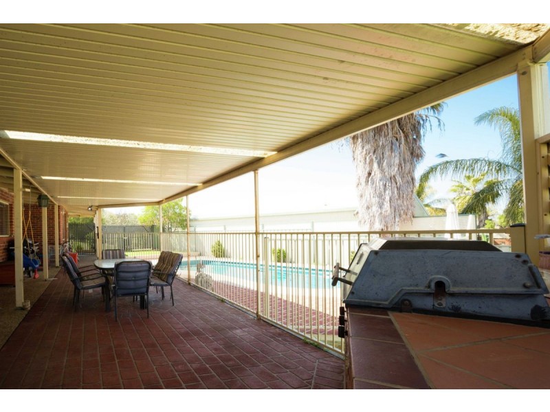 3 Dirru Court, Lavington NSW 2641