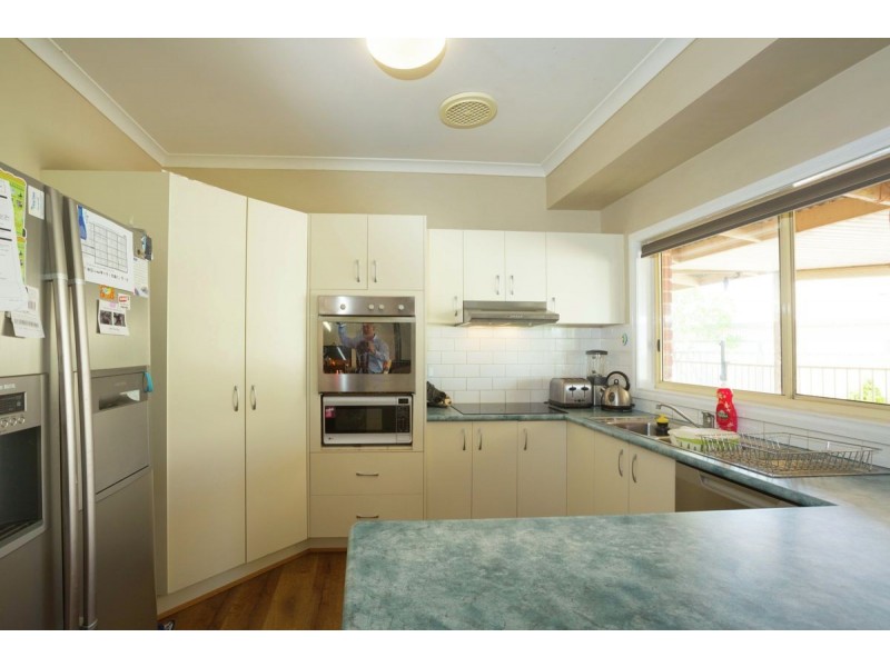 3 Dirru Court, Lavington NSW 2641