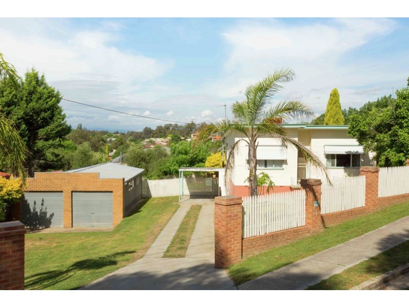 9 Panorama Place, Lavington NSW 2641
