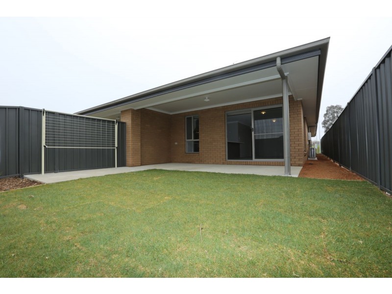 4 Paddlesteamer Court, Thurgoona NSW 2640