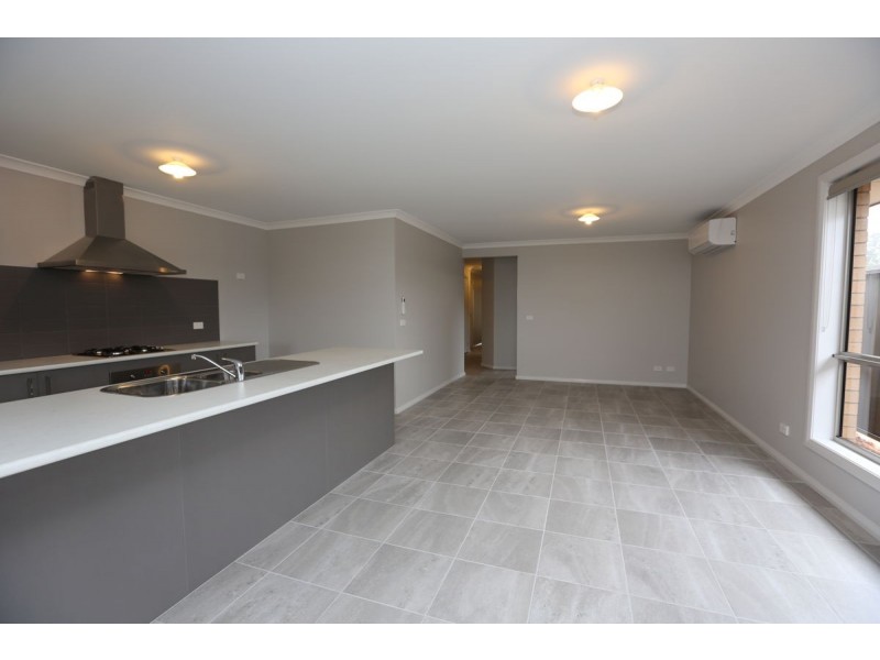 4 Paddlesteamer Court, Thurgoona NSW 2640