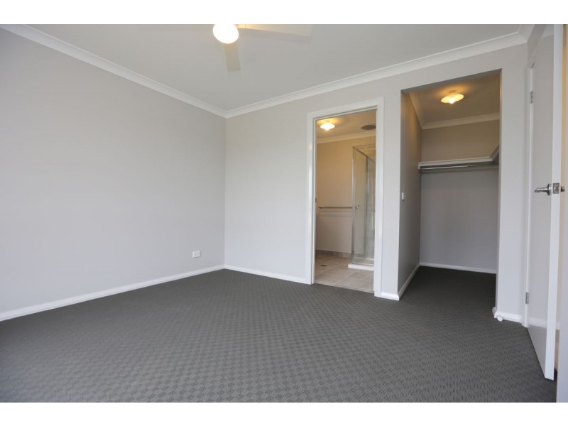 4 Paddlesteamer Court, Thurgoona NSW 2640