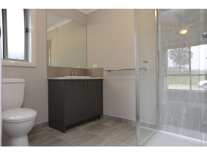 4 Paddlesteamer Court, Thurgoona NSW 2640