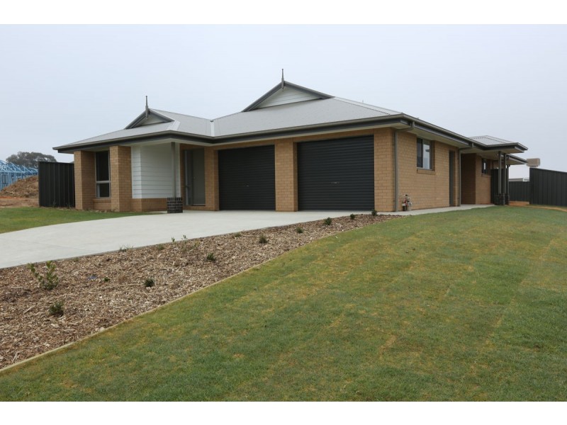 4 Paddlesteamer Court, Thurgoona NSW 2640