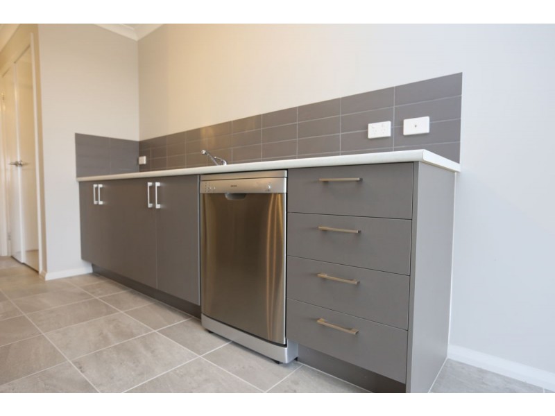 4a Paddlesteamer Crt, Thurgoona NSW 2640