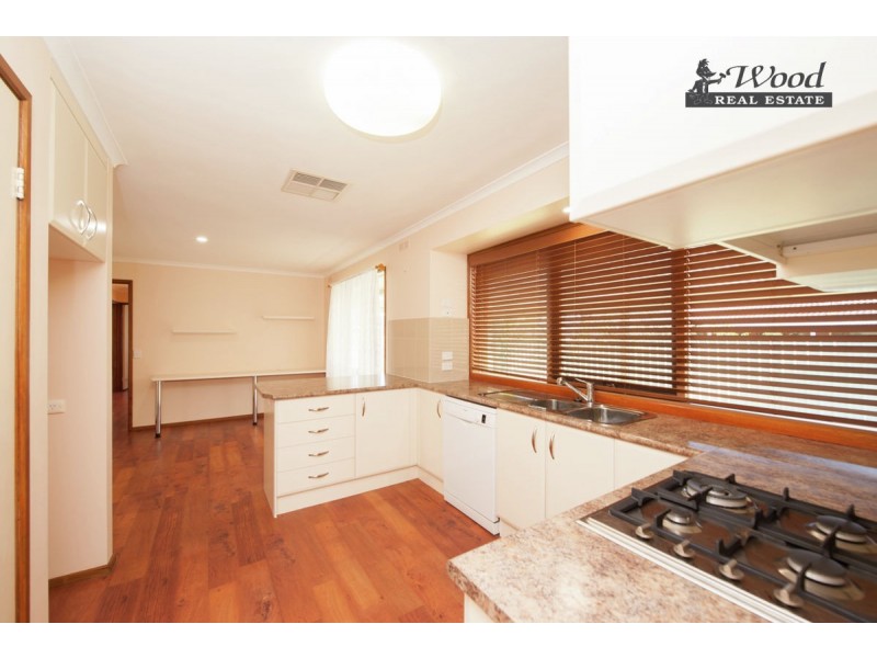 2 Troon Court, Thurgoona NSW 2640