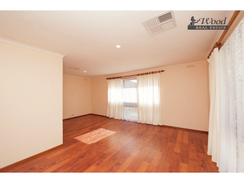 2 Troon Court, Thurgoona NSW 2640