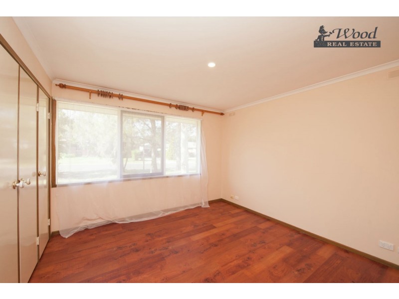 2 Troon Court, Thurgoona NSW 2640