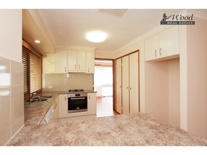 2 Troon Court, Thurgoona NSW 2640