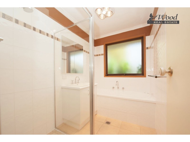 2 Troon Court, Thurgoona NSW 2640