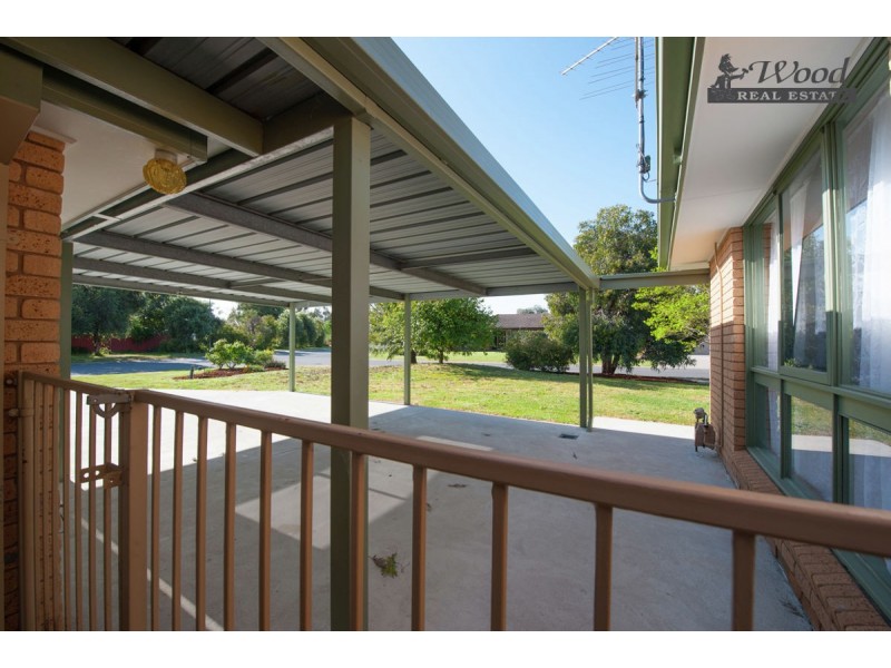 2 Troon Court, Thurgoona NSW 2640