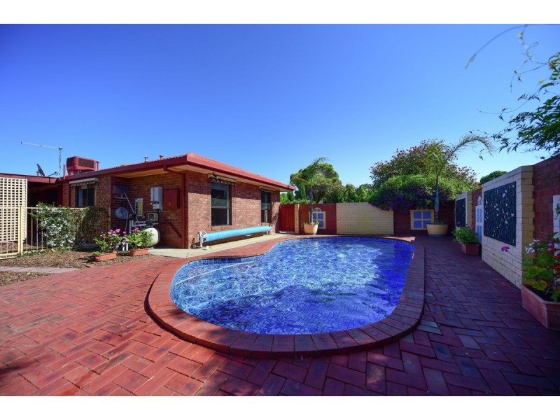 377 Poplar Drive, Lavington NSW 2641