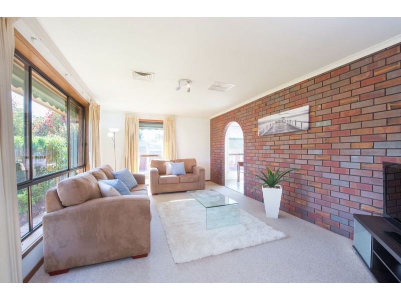 377 Poplar Drive, Lavington NSW 2641