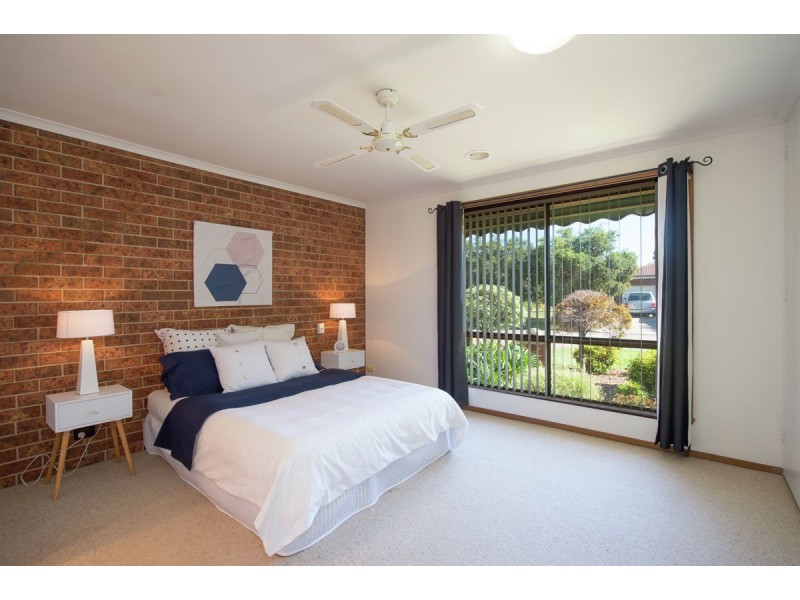 377 Poplar Drive, Lavington NSW 2641