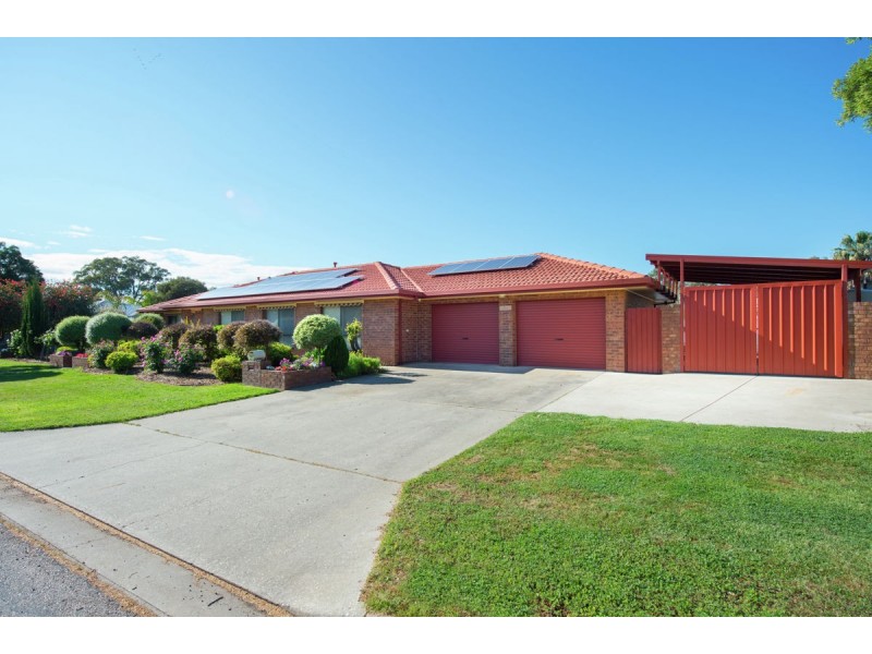 377 Poplar Drive, Lavington NSW 2641