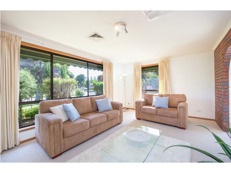 377 Poplar Drive, Lavington NSW 2641