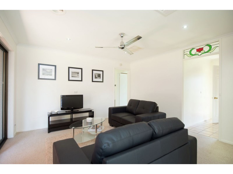 377 Poplar Drive, Lavington NSW 2641
