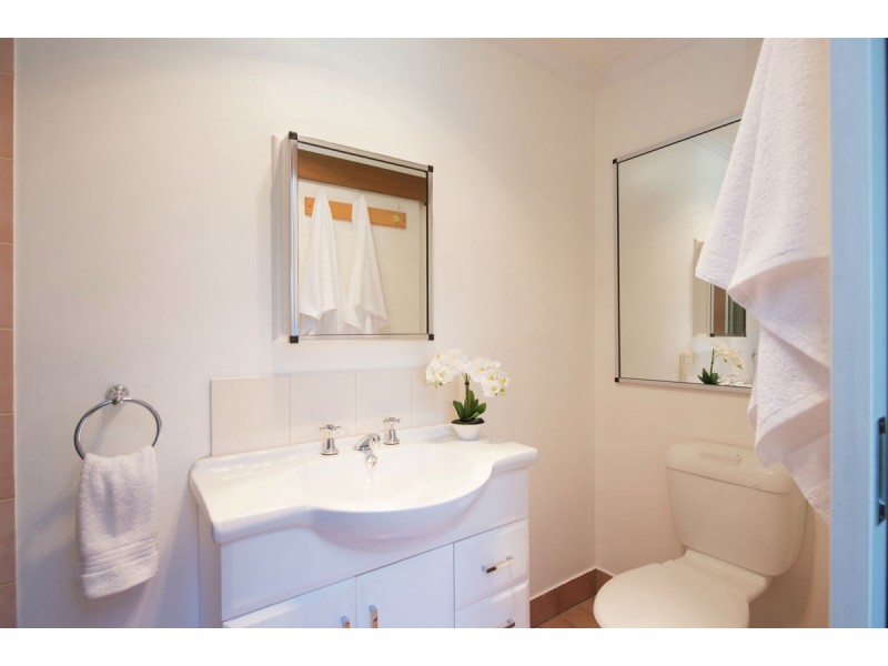 377 Poplar Drive, Lavington NSW 2641