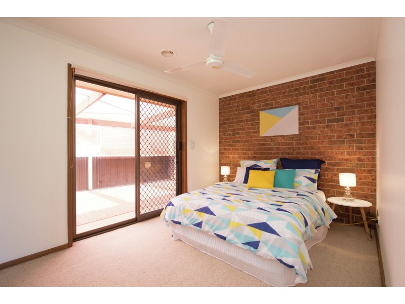 377 Poplar Drive, Lavington NSW 2641