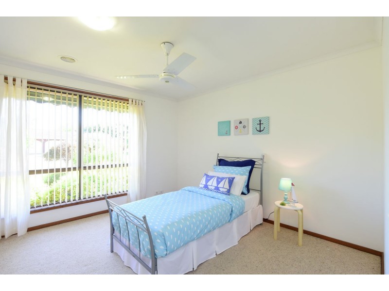 377 Poplar Drive, Lavington NSW 2641